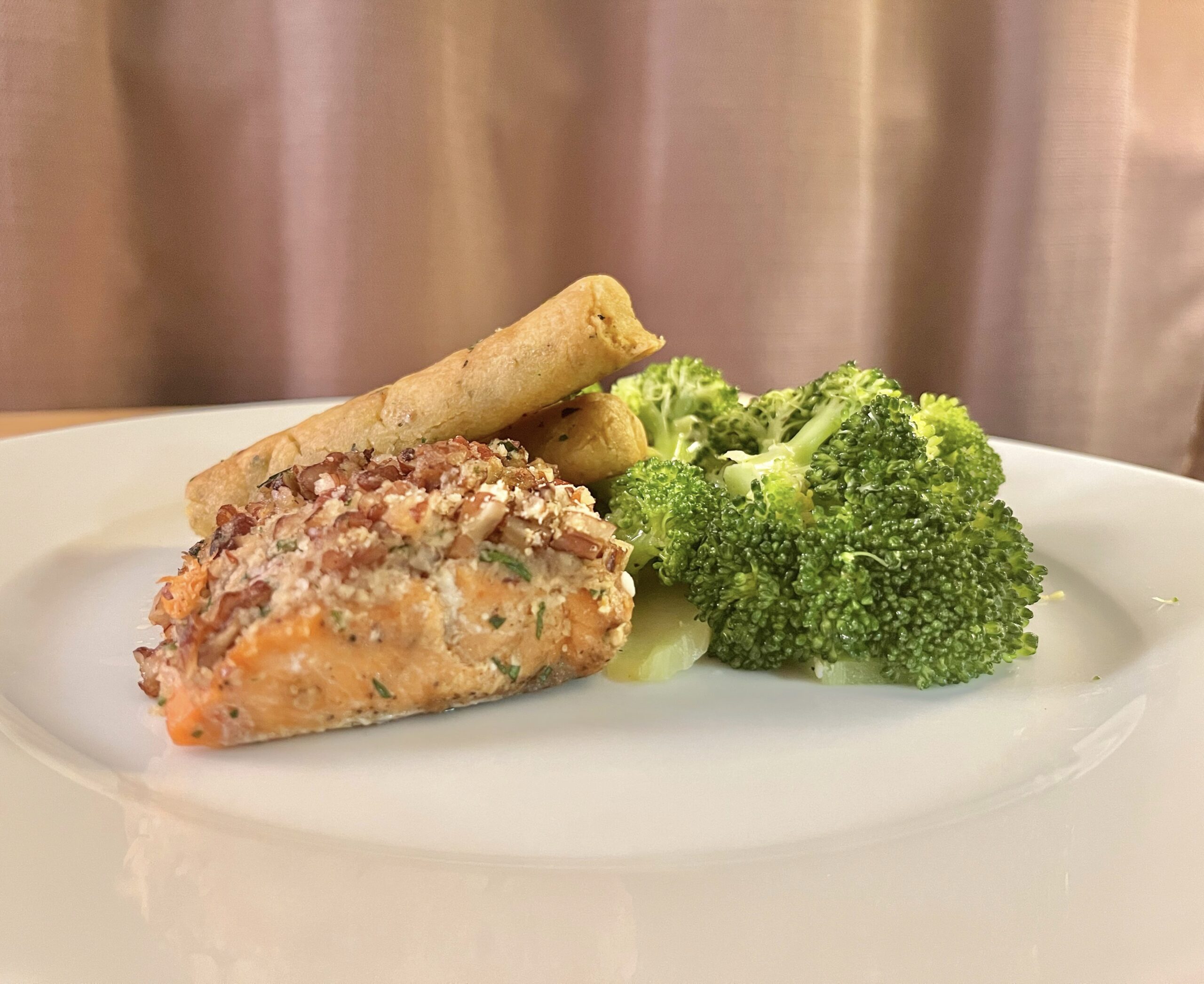 Pecan Crusted Wild Salmon, Garlic Steamed Broccoli & a Grain-Free Breadstick